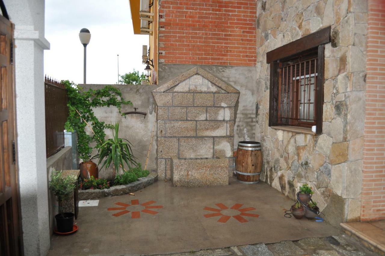 Casa Los 5 Canos Sotillo de la Adrada Exterior photo